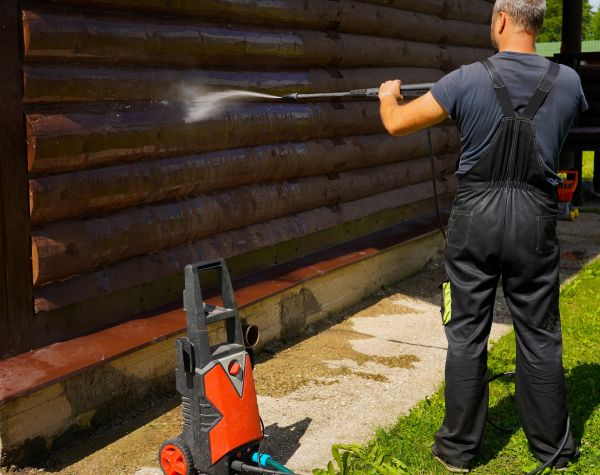 Log Home Pressure Washing in Portland