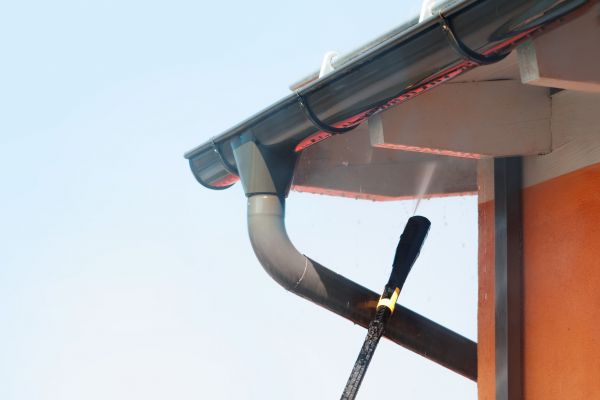 Eaves Power Washing in Portland